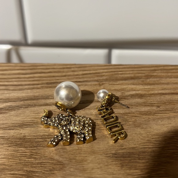 New gold, Pearl with crystal 💎earrings - Picture 2 of 4